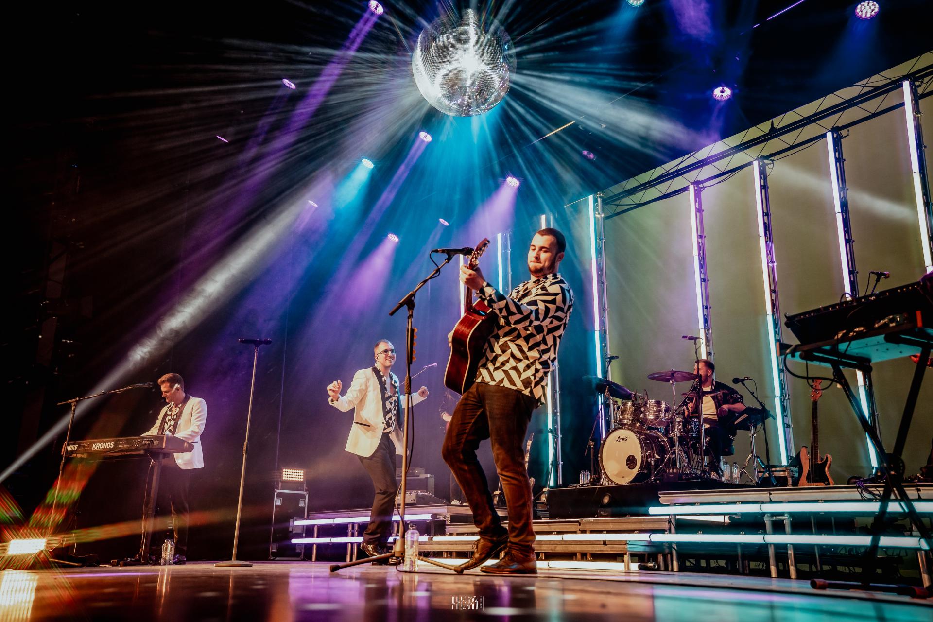 Bee Gees by MainCourse